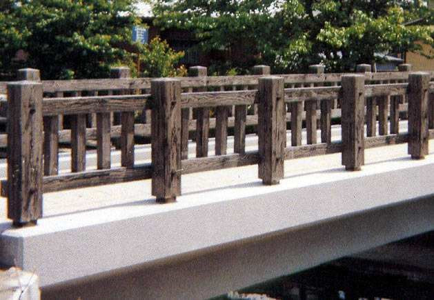 ��ľ����